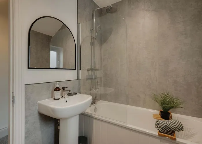 Spacious Three Bedroom House With Garden Casa de Férias *