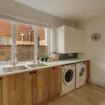 Spacious Three Bedroom House With Garden *