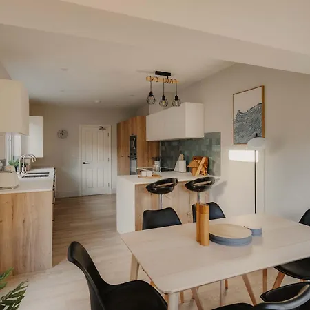 Vakantiehuis Spacious Three Bedroom House With Garden *