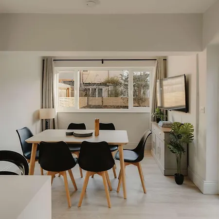 Spacious Three Bedroom House With Garden Vakantiehuis Bristol