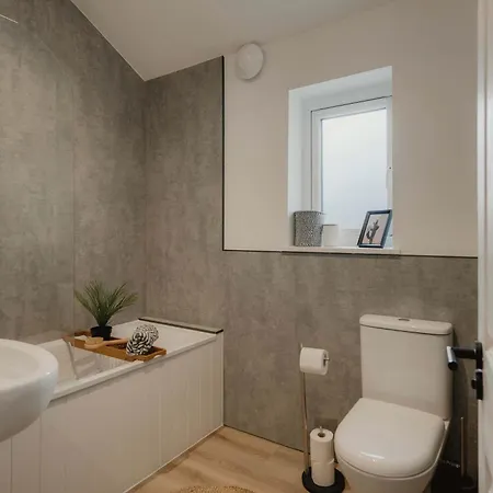 Vakantiehuis Spacious Three Bedroom House With Garden Bristol