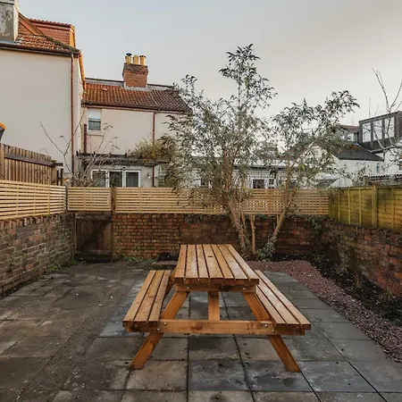 Vakantiehuis Spacious Three Bedroom House With Garden *