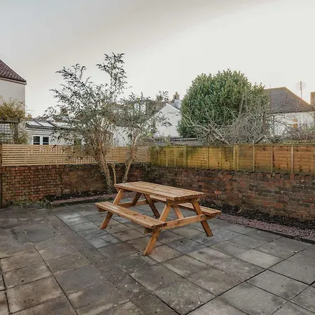 Spacious Three Bedroom House With Garden * Bristol