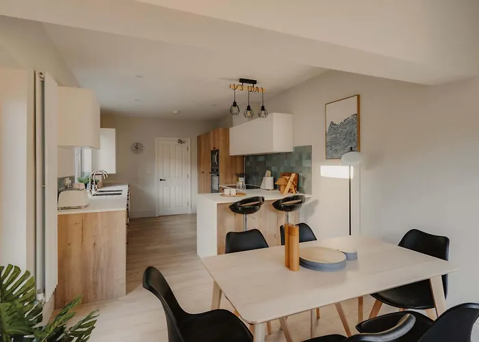 度假居 Spacious Three Bedroom House With Garden *