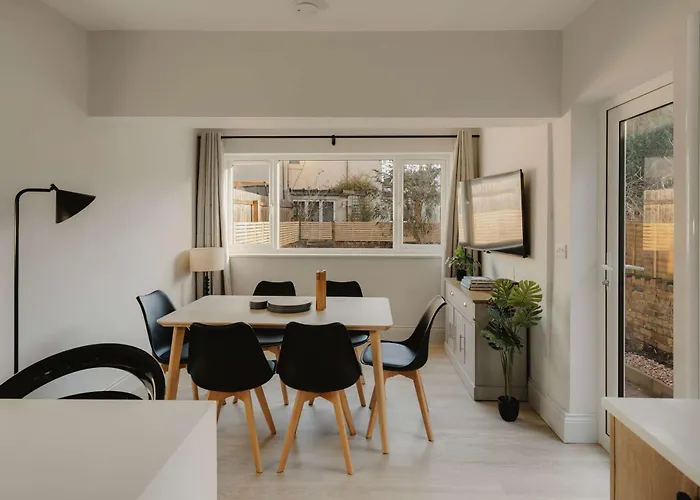 Spacious Three Bedroom House With Garden 度假居 布里斯托