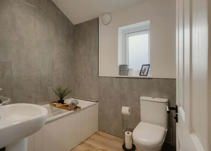 Tatil Evi Spacious Three Bedroom House With Garden Bristol