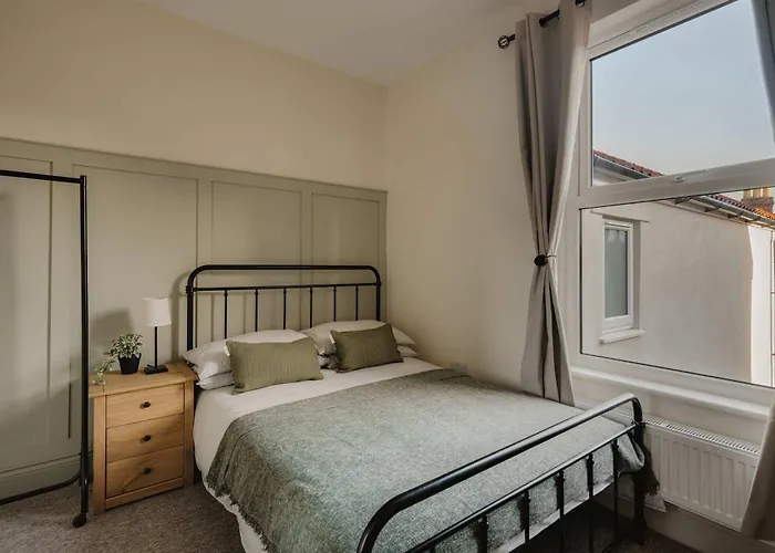 Spacious Three Bedroom House With Garden 度假居 *