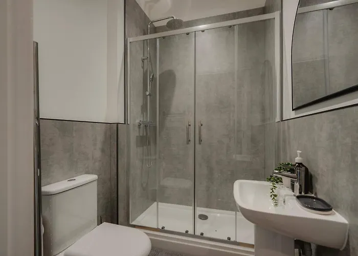 度假居 Spacious Three Bedroom House With Garden *