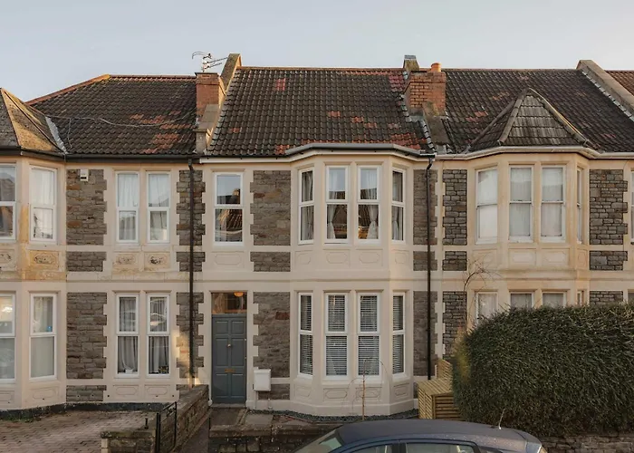 Spacious Three Bedroom House With Garden