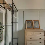 Spacious Three Bedroom House With Garden