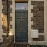 펜션 Spacious Three Bedroom House With Garden *